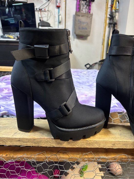 Wetkiss Shoes - Women's Black Chunky Heel Ankle Boots with Buckle Straps